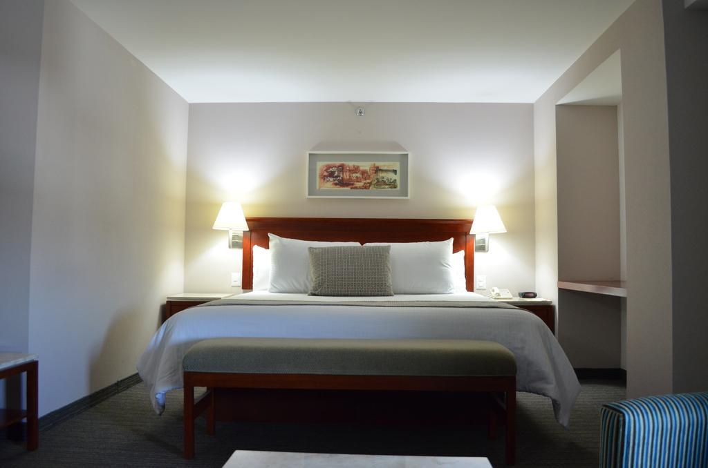 Casa Business Celaya Hotel 5*